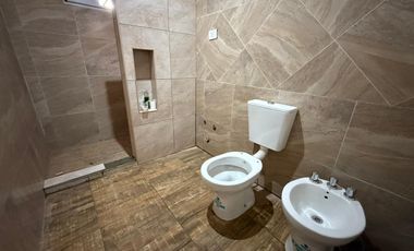 Venta casa de 2 dormitorios a estrenar con cochera y pileta Lomas de Alicia, Baigorria