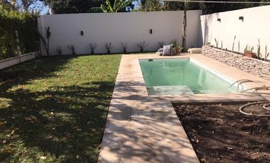 VENTA / PERMUTA - Casa - 2 dormitorios, jardín y piscina - Soldini, Santa Fe