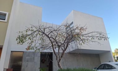 CUARTO AMUEBLADO CON BAÑO COMPLETO PARA HOMBRE O MUJER DE 18-26 AÑOS SOLTERA