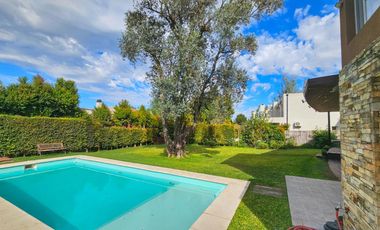 Espectacular Casa en Haras Santa Maria.-