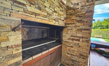 Espectacular Casa en Haras Santa Maria.-