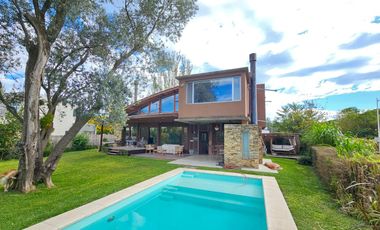 Espectacular Casa en Haras Santa Maria.-