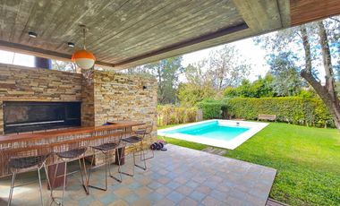 Espectacular Casa en Haras Santa Maria.-