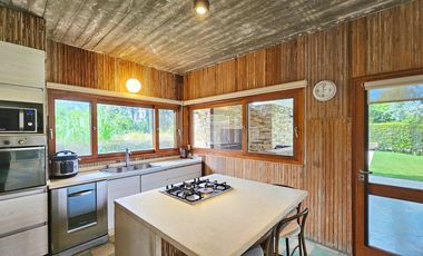 Espectacular Casa en Haras Santa Maria.-