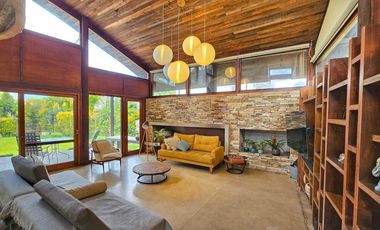 Espectacular Casa en Haras Santa Maria.-