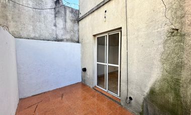 Depto 2amb c/ Patio Pocas expensas