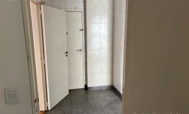 Palermo, Venta 4 ambientes con dependencias, amplio luminoso, baño y toilette, Apto Profesional
