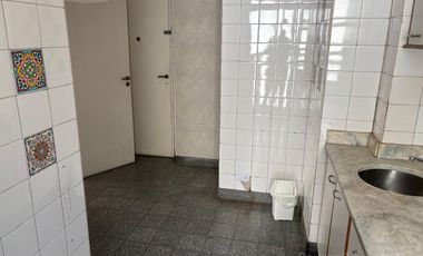 Palermo, Venta 4 ambientes con dependencias, amplio luminoso, baño y toilette, Apto Profesional