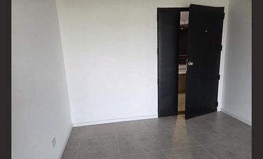 Venta con renta Depto 3 ambientes c/balcón y 2 cocheras Pilar La lonja