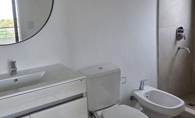 Venta con renta Depto 3 ambientes c/balcón y 2 cocheras Pilar La lonja