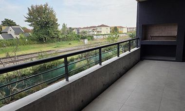 Venta con renta Depto 3 ambientes c/balcón y 2 cocheras Pilar La lonja