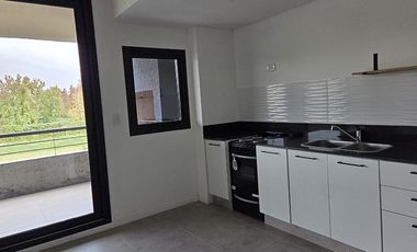 Venta con renta Depto 3 ambientes c/balcón y 2 cocheras Pilar La lonja