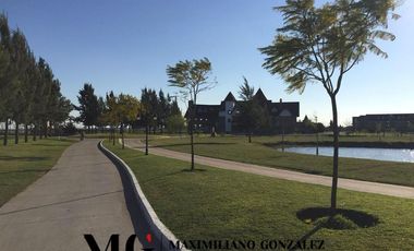 Lote con fondo a la laguna en venta - El Principado Barrio Cerrado Canning