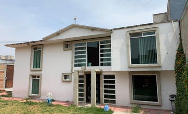 Hermosa casa en privada Adolfo Lopez,  Metepec, Edo. de México.