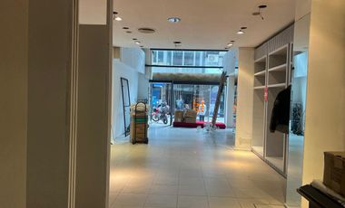 Alquiler de local en microcentro de 98 m2 a metros de Florida, apto varios destinos, sin tiraje.