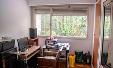 Chalet de 4 ambientes con cochera y dependencia en venta en Olivos