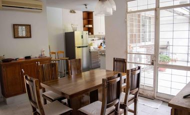 Chalet de 4 ambientes con cochera y dependencia en venta en Olivos