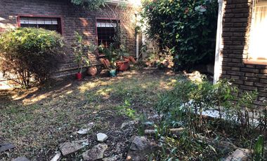Chalet de 4 ambientes con cochera y dependencia en venta en Olivos