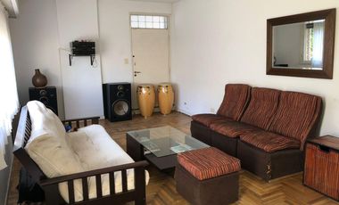 Chalet de 4 ambientes con cochera y dependencia en venta en Olivos