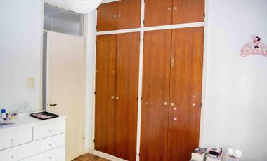 Chalet de 4 ambientes con cochera y dependencia en venta en Olivos