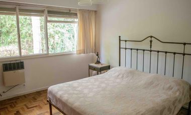 Chalet de 4 ambientes con cochera y dependencia en venta en Olivos