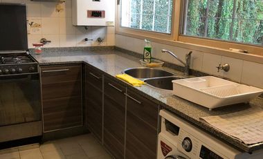 Chalet de 4 ambientes con cochera y dependencia en venta en Olivos