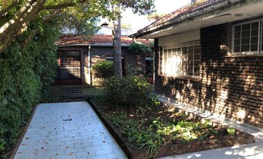 Chalet de 4 ambientes con cochera y dependencia en venta en Olivos