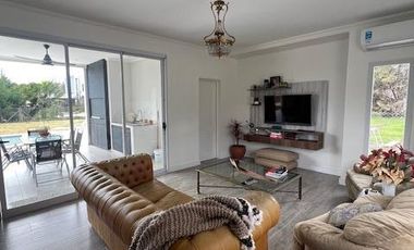 Casa 4 Ambientes en venta y alquiler - opcional extra muebles - APTA CREDITO Barrio la Candida