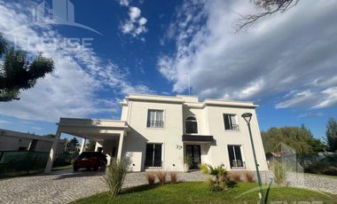 Casa 4 Ambientes en venta y alquiler - opcional extra muebles - APTA CREDITO Barrio la Candida