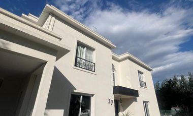 Casa 4 Ambientes en venta y alquiler - opcional extra muebles - APTA CREDITO Barrio la Candida