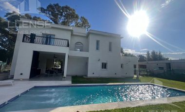 Casa 4 Ambientes en venta y alquiler - opcional extra muebles - APTA CREDITO Barrio la Candida