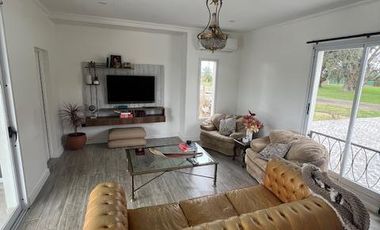 Casa 4 Ambientes en venta y alquiler - opcional extra muebles - APTA CREDITO Barrio la Candida