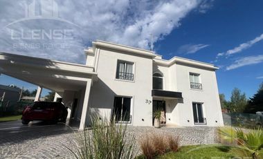 Casa 4 Ambientes en venta y alquiler - opcional extra muebles - APTA CREDITO Barrio la Candida