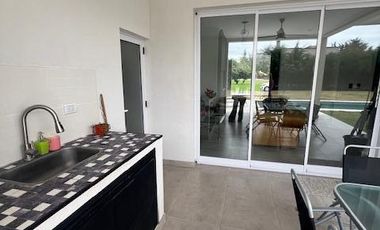 Casa 4 Ambientes en venta y alquiler - opcional extra muebles - APTA CREDITO Barrio la Candida