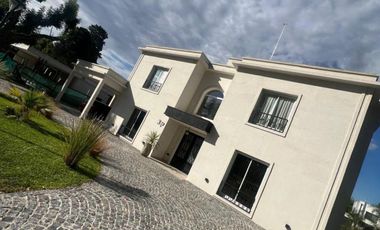 Casa 4 Ambientes en venta y alquiler - opcional extra muebles - APTA CREDITO Barrio la Candida