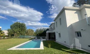 Casa 4 Ambientes en venta y alquiler - opcional extra muebles - APTA CREDITO Barrio la Candida