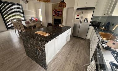 Casa 4 Ambientes en venta y alquiler - opcional extra muebles - APTA CREDITO Barrio la Candida