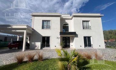 Casa 4 Ambientes en venta y alquiler - opcional extra muebles - APTA CREDITO Barrio la Candida