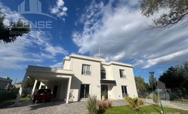 Casa 4 Ambientes en venta y alquiler - opcional extra muebles - APTA CREDITO Barrio la Candida