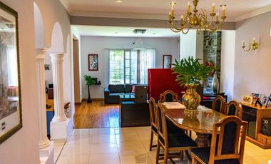 VENTA Casa con jardín, pileta y garage en Quilmes