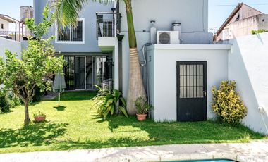 VENTA Casa con jardín, pileta y garage en Quilmes