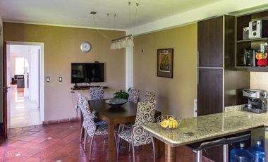 VENTA Casa con jardín, pileta y garage en Quilmes