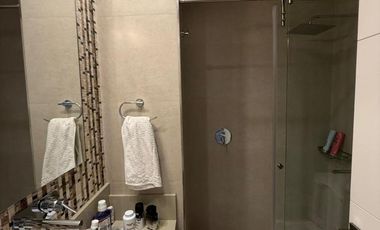 Departamento semipiso de categoría 4 ambientes con 2 cocheras amoblado en venta - Quilmes Centro