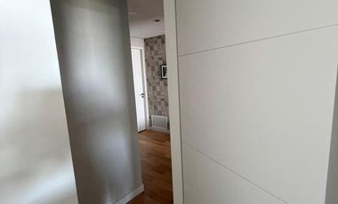 Departamento semipiso de categoría 4 ambientes con 2 cocheras amoblado en venta - Quilmes Centro