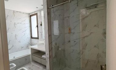 Departamento semipiso de categoría 4 ambientes con 2 cocheras amoblado en venta - Quilmes Centro