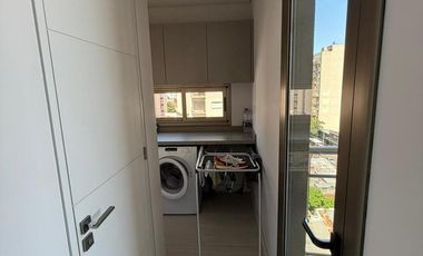 Departamento semipiso de categoría 4 ambientes con 2 cocheras amoblado en venta - Quilmes Centro