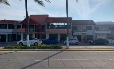 BLVD. AVILA CAMACHO, Casa en VENTA con ALBERCA, recamara en planta baja y VISTA AL MAR