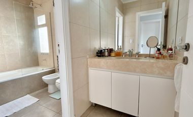 Venta Impecable Casa de 4 dormitorios   family   dependencia en Nordelta, Barrio Tipas
