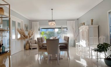 Venta Impecable Casa de 4 dormitorios   family   dependencia en Nordelta, Barrio Tipas