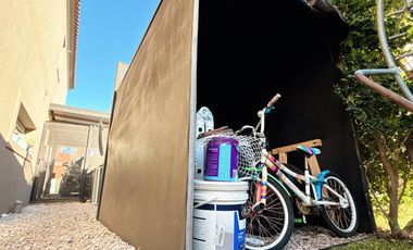 Venta Impecable Casa de 4 dormitorios   family   dependencia en Nordelta, Barrio Tipas